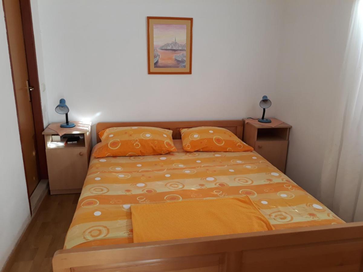Apartments With A Parking Space Jelsa, Hvar - 8746 Exterior photo